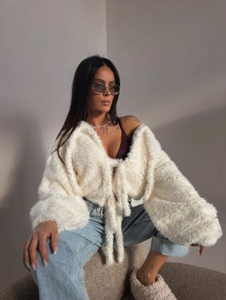 Posledný kus bundy kúpiš s dopravou zadarmo 💫 Zaregistruj sa a nakupuj za ešte lepšie ceny 🤗 #bunda #bielabunda...