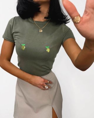 Viskózové tričko v 4 farbách s rôznymi flitrovými nášivkami kúpiš s kódom ZĽAVA20 o 20% lacnejšie 🍍 #tričko #zelenetricko...