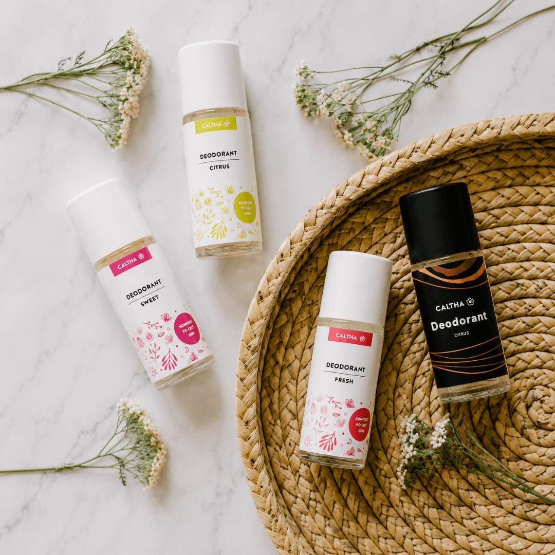 Deodorant vs. antiperspirant: Jaký je rozdíl a co je lepší v létě?