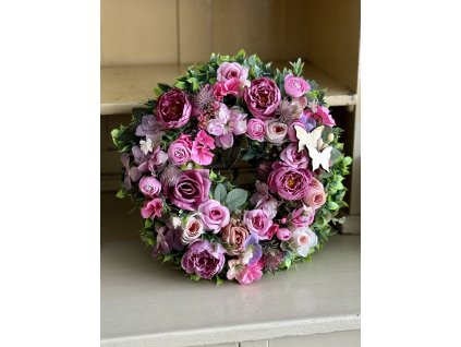 Veniec na dvere ružové pivónky 33cm