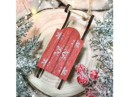 Drevené sánky červené na zavesenie 13x5x4 cm