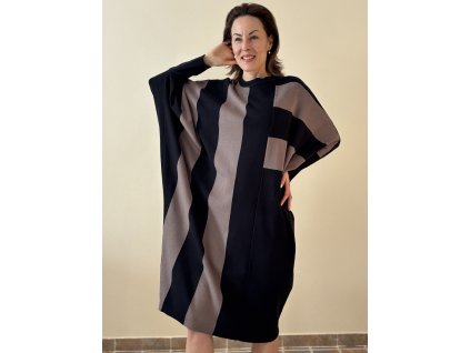 Šaty oversize střihu s netopýřími rukávy