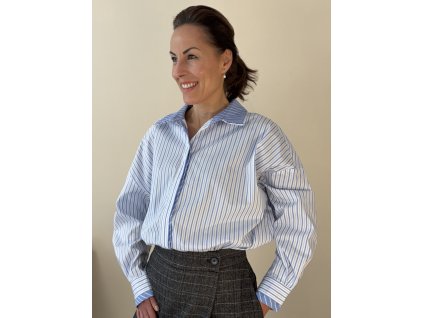 Košile s proužkem a dvojitým límečkem