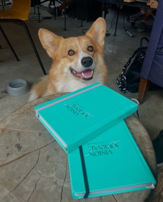 Máme tu pár nových lidí, tak se chceme trošku představit 😁 Naše parta na cesty je jasná – náš pes Lakky 🐾 - corgi, se...