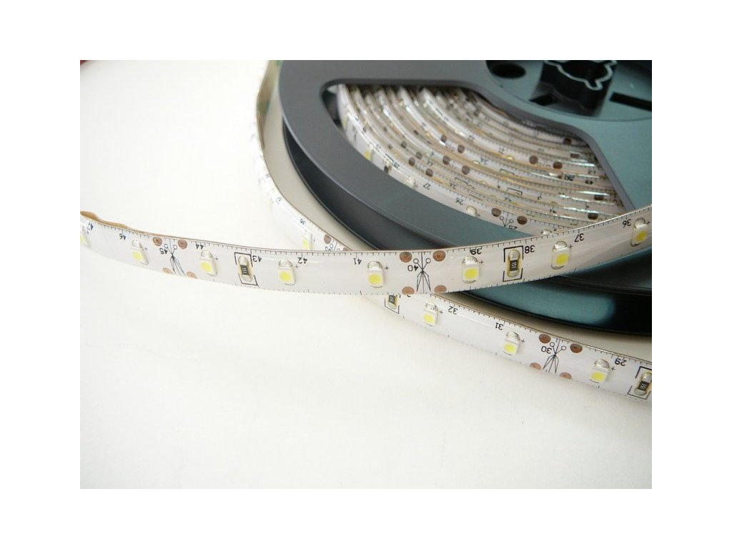 LED pásek 5m voděodolný - studená bílá
