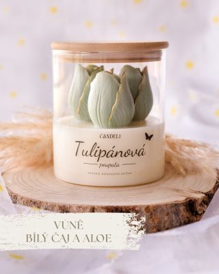 Svěží, lehká a harmonická. Taková je nová svíčka Tulipánová poupata. 🌷 Jemná barva a zlaté detaily jí dodávají eleganci....
