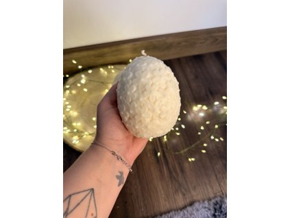 Svíčka zdobená květinami