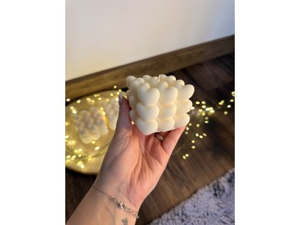 Dekorativní svíčka ze srdíček