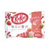 StrawberryKitkatBag 1600x