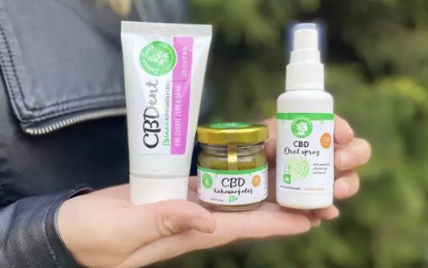 Ottieni denti e gengive sani con i prodotti per l’igiene orale al CBD