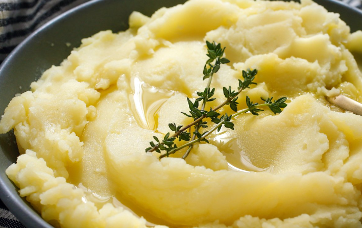 Hemp mashed potatoes with cheddar cheese