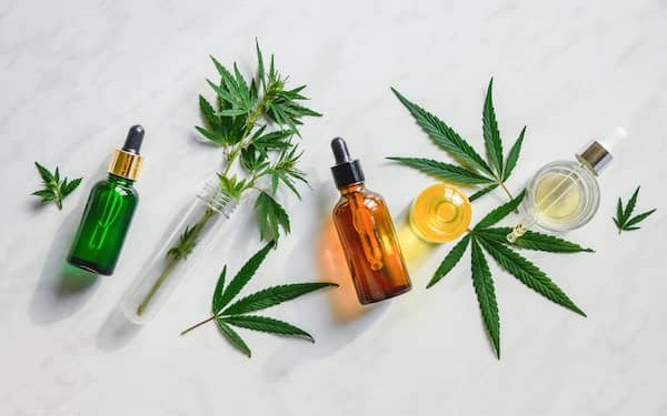 Olej-konopny-na-twarz-i-efekty-jego-dzialania