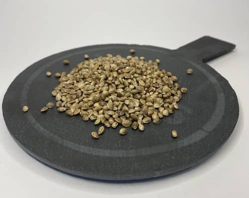 Nasiona-konopi-luskane-czy-nieluskane