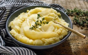 Burgonyapüré kenderrel és cheddar sajttal