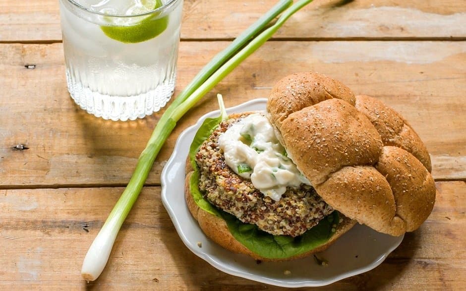 Vörös Quinoa, kendermag hamburger