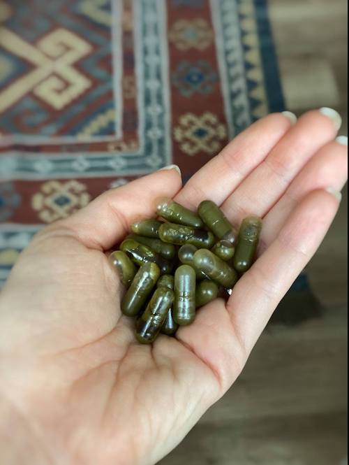 cbd kapszulak kezben