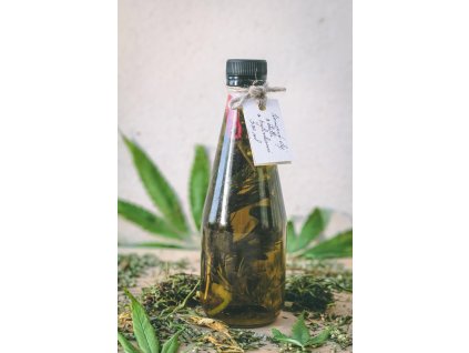 konopny olej s chilli a bylinkami 330ml