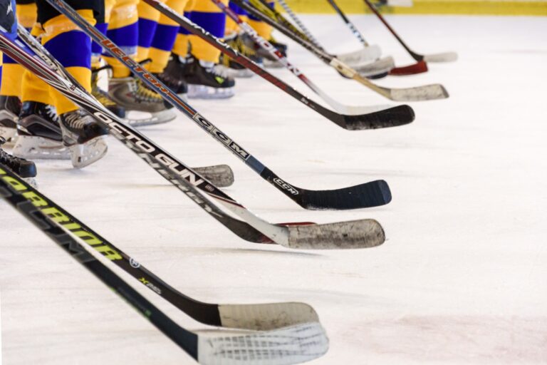 hockey-team-3311629_1920-768x512