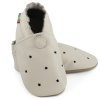 kozene capacky s gumovou podrazkou perforovane bile carozoo capacky.com 04