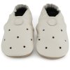 kozene capacky s gumovou podrazkou perforovane bile carozoo capacky.com 01
