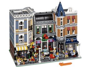 LEGO® Creator Expert 10255 Shromáždění na náměstí