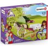 Schleich 42533 Sarah s koníkem a zvířátky kempují