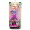 Barbie v pohybu blondýna v žíhaných legínách