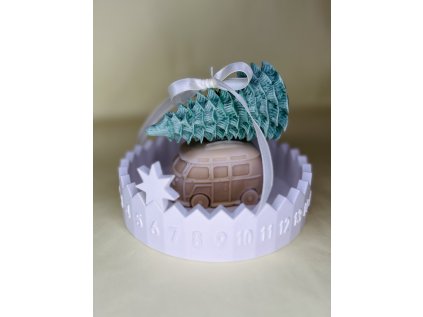 Vánoční tradice - stromek na cestě