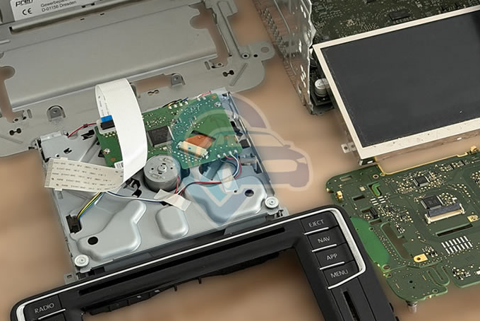 Oprava dotyku displeje VW Discover Media MIB2 PQ