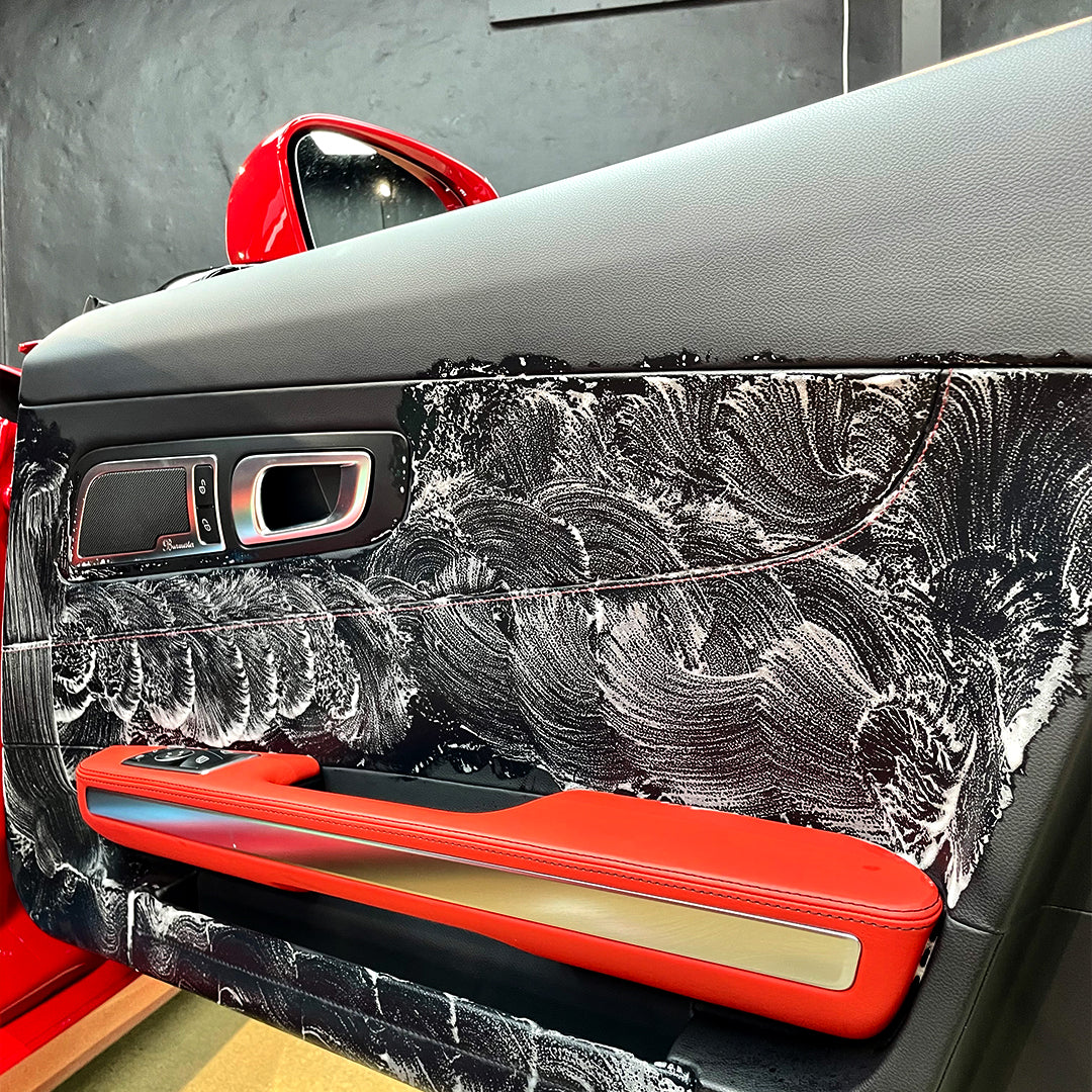 Detailing interiéru krok za krokem: Od vysávání až po ošetření plastů a kůže