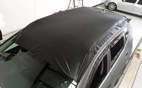Lepení karbonové folie na střechu auta