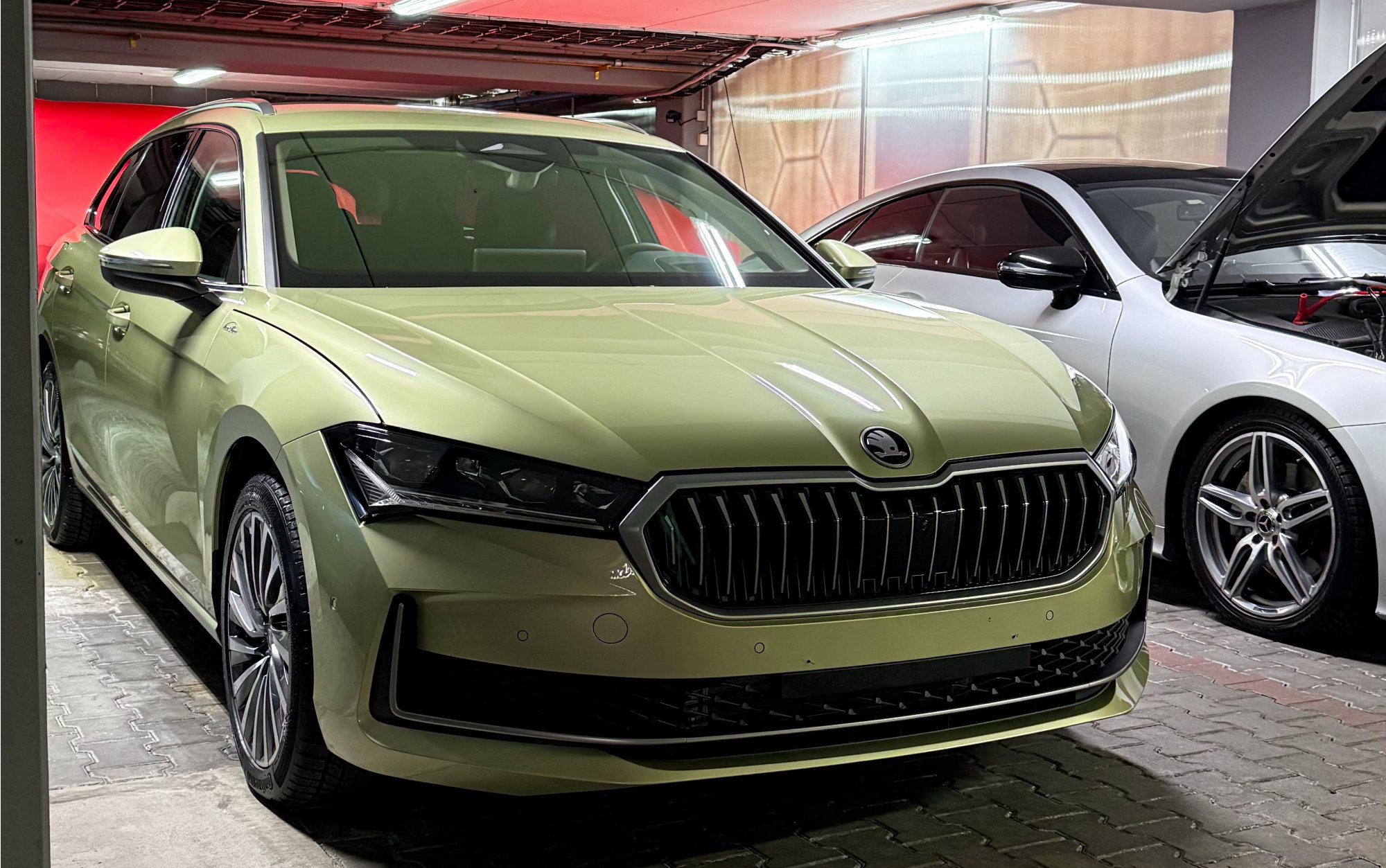 🟢 Fungl nový Superb rovnou ze salonu. Jak dostat z rozpočtu maximum?