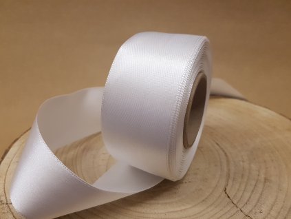 satenova stuha atlasova metr oboulici 4cm bila