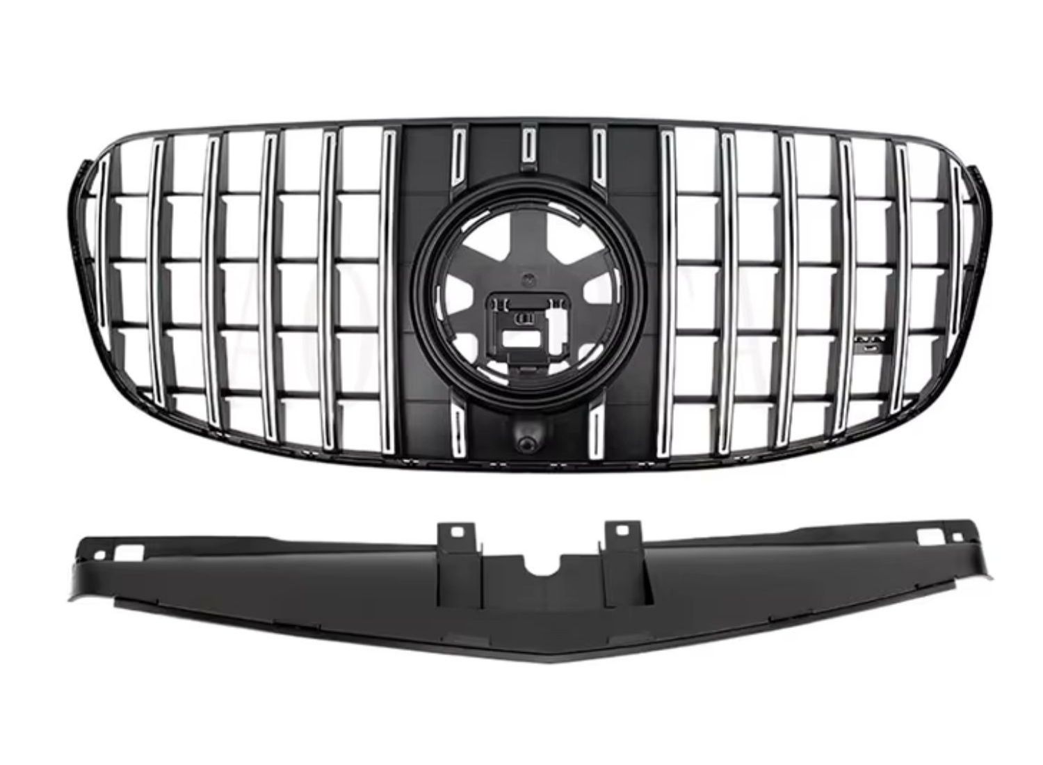 Přední černo-chromová maska Panamericana GTR pro Mercedes GLS X167 na bílém pozadí