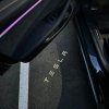 tesla uvitaci osvetleni dveri napis hd projekce