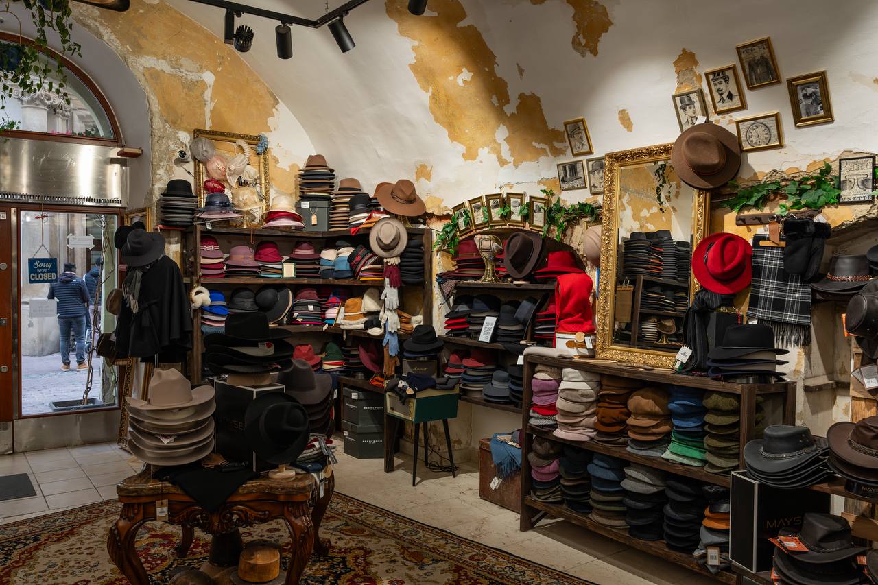 Sortiment klobouků, bekovek a doplňků v Brně – Carlsbad Hat Co. Minoritská 2