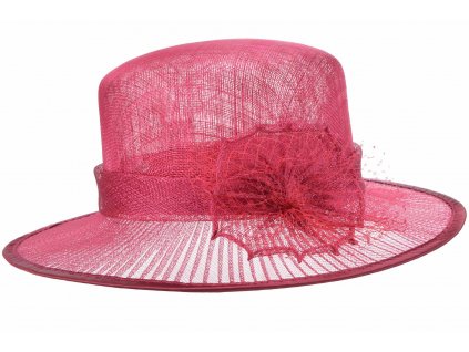 Cloche červený slavnostní klobouk s ozdobou - ze sisálové slámy