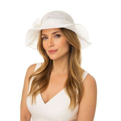 Cloche bílý slavnostní klobouk s ozdobou - ze sisálové slámy