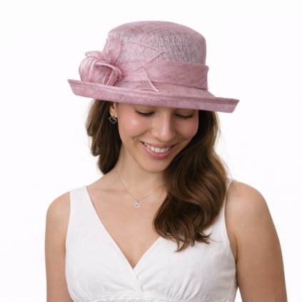 Cloche ametyst slavnostní klobouček s ozdobou - ze sisálové slámy