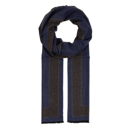 Modrá šála se vzorem od Fiebig