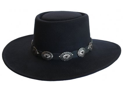Mexický klobouk z umělé plsti, který si zachovává tvar, s černým koženým kloboukem concho. Perfektně sedí díky individuálně nastavitelnému vnitřnímu pásu.  Materiál: 50% bavlna / 50% polyester