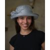 Cloche bledě modrý slavnostní klobouček s ozdobou - ze sisálové slámy