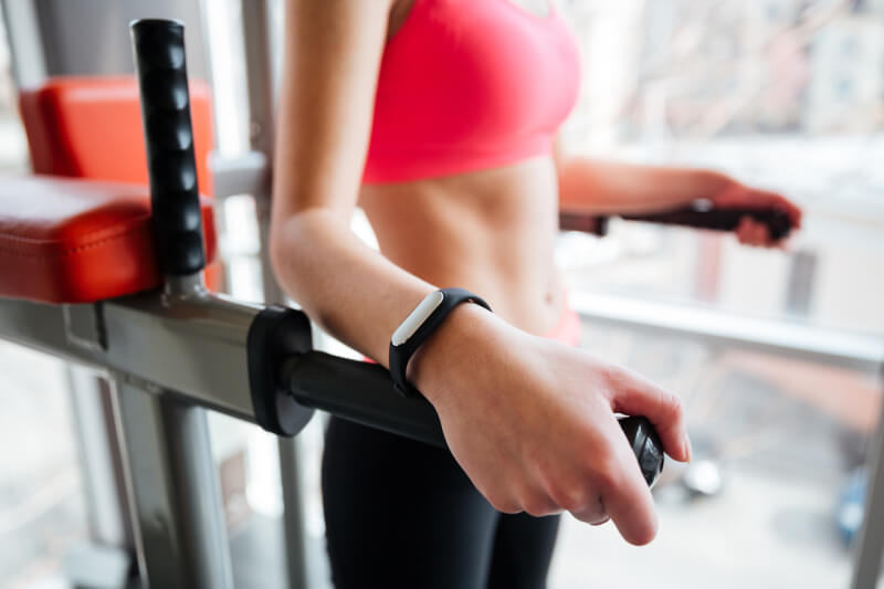 Smart náramek a další vychytávky, které vám nesmí chybět v posilovně
