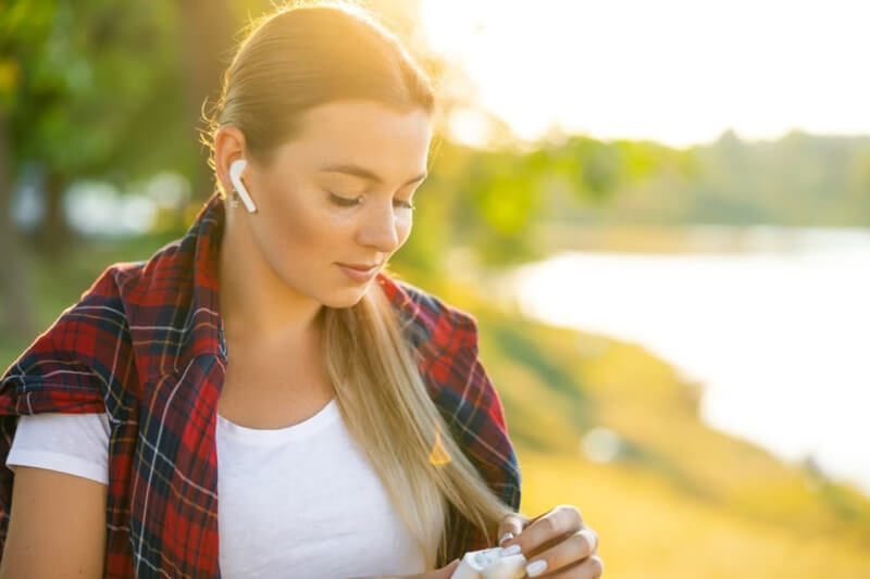 Jak vybrat Bluetooth bezdrátová sluchátka: typy bezdrátových sluchátek