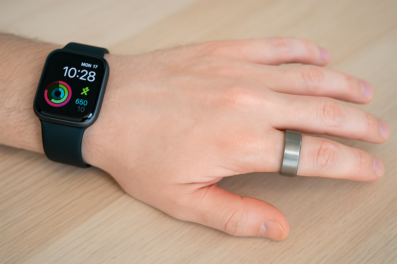 Aký je rozdiel medzi smart prsteňom a smart hodinkami?