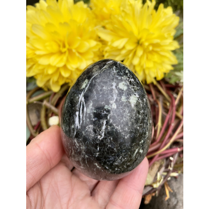 vejce černý onyx čarokamení střední 55