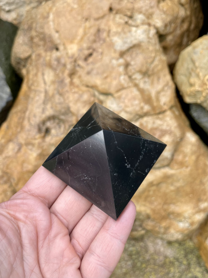 šungitová pyramida 5 cm