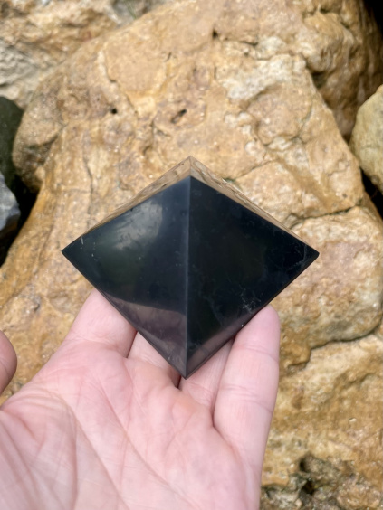 šungitová pyramida 6 cm