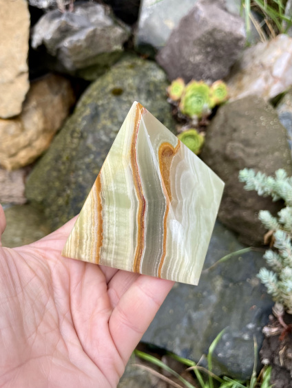 pyramida aragonit zlatý onyx cca 6 cm č.1 C5 6743