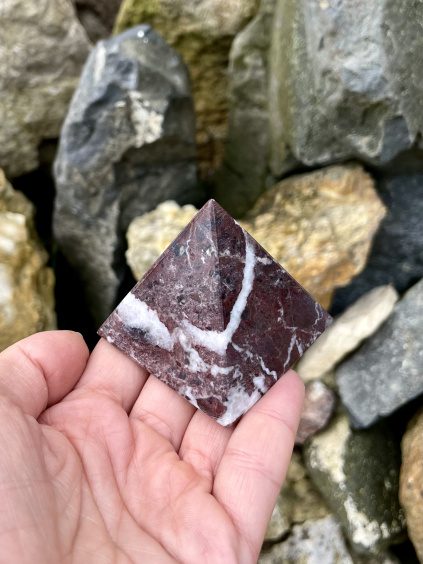 pyramida červený onyx cca 5 cm č.1 G2 18 8
